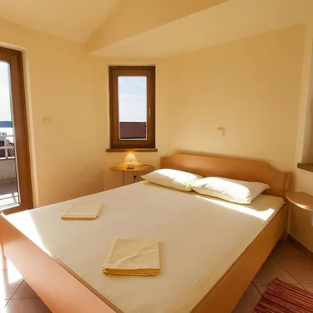 Apartman Vjekoslav Krk Town Exterior photo