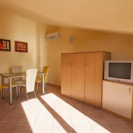 Apartman Vjekoslav Krk Town Exterior photo
